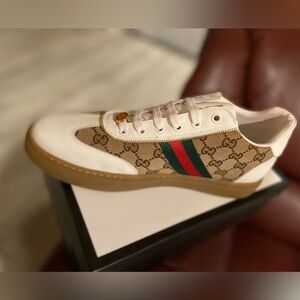 Gucci Beige and White Sneakers with Signature Stripe